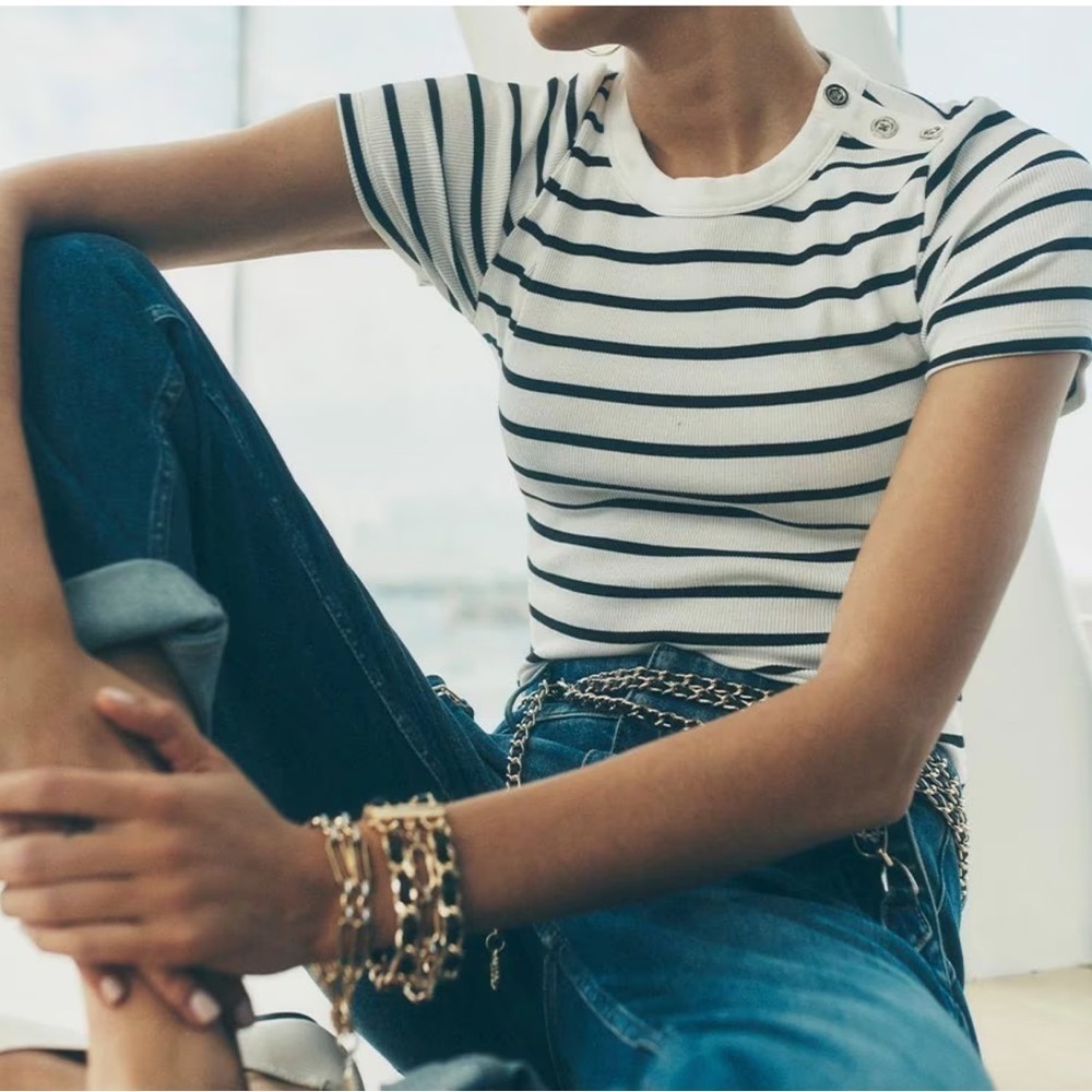 New -WHBM® FORME Ribbed Stretch Button Shoulder Tee - Picture 3 of 5